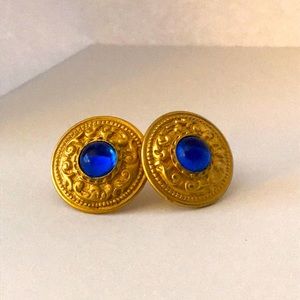 Round Gold Pierced Earrings w/Sapphire Stone